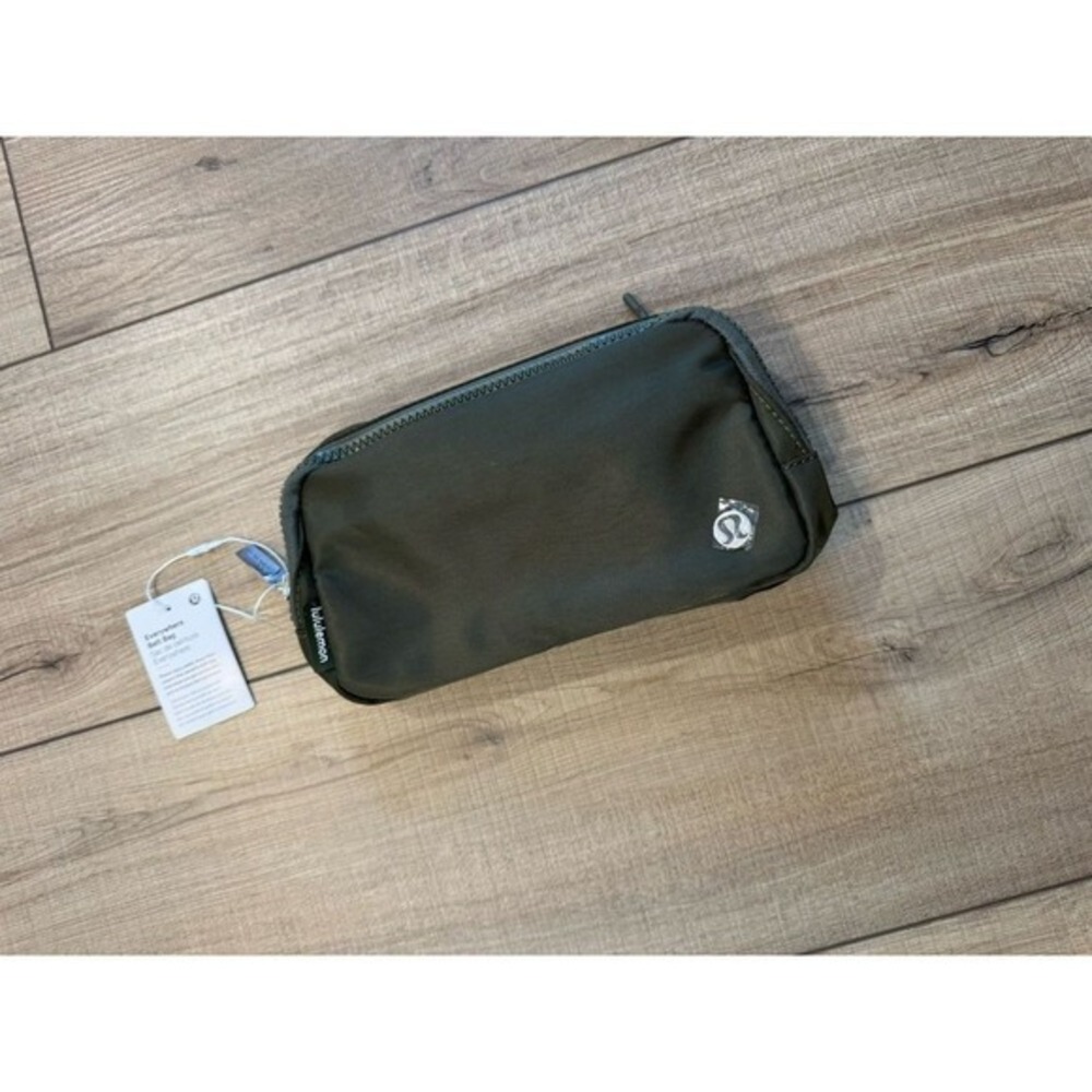 NEW Lululemon Everywhere Belt Bag Army Green 1L Fanny Pack Classic Gorpcore Gym - Picture 2 of 5